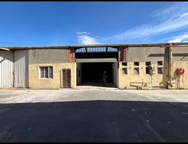 210M² WAREHOUSE TO LET IN EPPING INDUSTRIAL